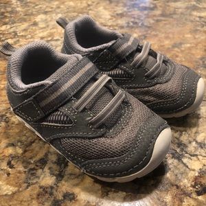 Stride Rite Soft Motion Adrian Sneaker